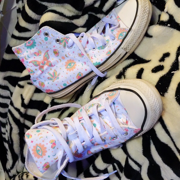 Converse - Picture 2 of 3